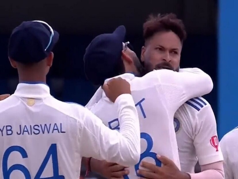 টেস্ট অভিষেকের পর মুকেশ জানিয়েছিলেন যাদের টিভিতে দেখতাম তারা এখন জড়িয়ে ধরছে। স্বপ্নপূরণ হয়েছে। এবার একদিনের ক্রিকেটেও ভালো বোলিং করলেন। এটাই চালিয়ে যাওয়া লক্ষ্য মুকেশের।
