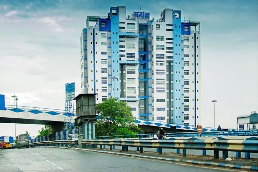 নবান্ন সূত্রে খবর, ৩৫ হাজার ৩৩৮ জন হকার ইতিমধ্যে ঋণ পেয়েও গিয়েছেন। ইতিমধ্যেই রাজ্যের বিভিন্ন ব্যাঙ্ক ৩৯ কোটি ৩১ লক্ষ টাকার ঋণ দিয়েছে। ঋণ অনুমোদন করেছে ৫২ কোটি ৪৭ লক্ষ টাকার। মূলত রাষ্ট্রয়াত্ত ব্যাঙ্কগুলিই এই ঋণগুলি দিচ্ছে।