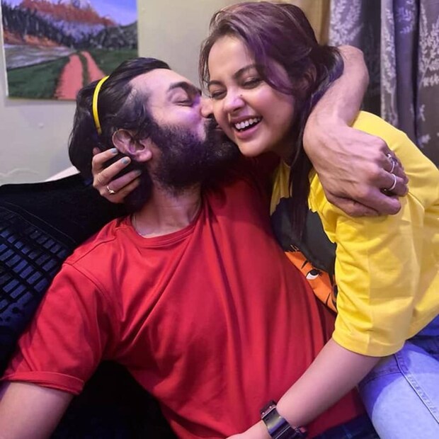 জিতু কমল এবং তাঁর স্ত্রী নবনীতা দাসের বিবাহ বিচ্ছেদ নিয়ে গত বৃহস্পতিবার থেকে সরগরম টলিপাড়া