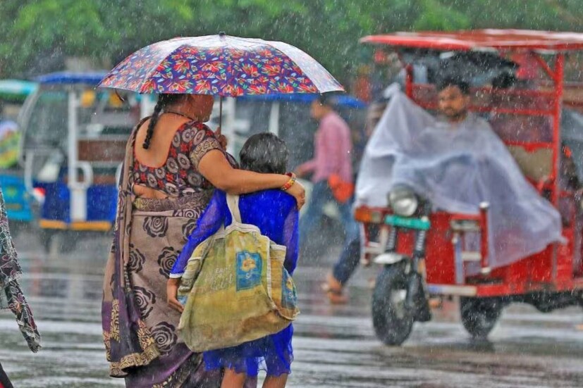 মঙ্গলবার বৃষ্টি হয়েছে দিল্লিতে। আগামী এক সপ্তাহ রাজধানীর আকাশ থাকবে মেঘাচ্ছন্ন। চলবে বিক্ষিপ্ত বৃষ্টিপাত।