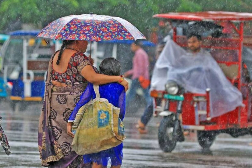 দেহরাদূন এবং হলদওয়ানি এলাকাতেও স্কুল বন্ধ থাকছে ১০ জুলাই। আবহাওয়া দফতর রেড অ্যালার্ট জারি করেছে চামোলি, পৌরি গাড়ওয়াল, বাগেশ্বর, আলমোড়া, চম্পাবত, নৈনিতাল, উধম সিং নগর-সহ উত্তরাখণ্ডের একাধিক জেলায়।