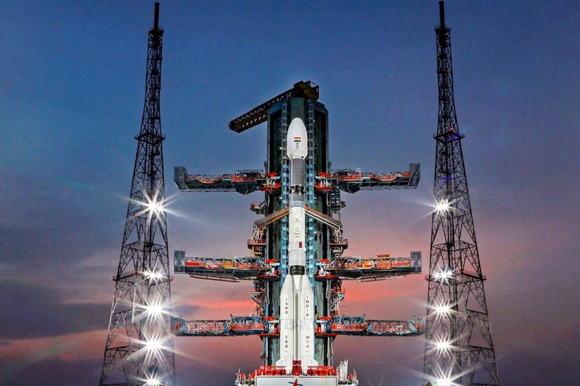 সব ঠিক থাকলে পরিকল্পনা অনুযায়ী আগামী ২৩-২৪ অগাস্ট চাঁদের পৌঁছবে এই মহাকাশযান।
