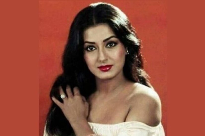 মৌসুমী একজন জনপ্রিয় অভিনেত্রী যিনি হিন্দি এবং বাংলা ইন্ডাস্ট্রিতে ব্যাপকভাবে কাজ করেছেন। 