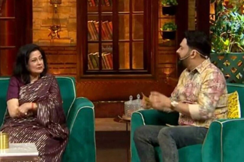 কপিল জানতে চেয়েছিলেন, সেটে ঘনিষ্ঠ দৃশ্যে অভিনয় করতে গিয়ে সব চেয়ে বেশি ইতস্তত বোধ করতেন কোন অভিনেতা? এক মুহূর্ত না ভেবেই মৌসুমীর উত্তর, &quot;যে রোম্যান্স করতে পারত না, সে ইতস্তত বোধ করত।&quot;
