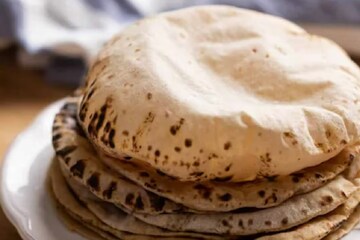 টিফিনে রুটি নিয়ে গেলেই শক্ত হয়ে যায়? খেতে চায় না বাচ্চারা..এই ভাবে আটা মাখেন তো?