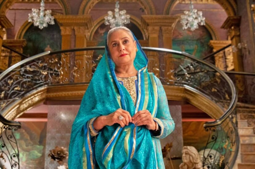 'কল হো না হো'-র পর ফের করণের ছবিতে জয়া বচ্চন। ট্রেলারে অমিতাভ-জায়ার লুক প্রশংসিত। এই ছবির জন্য এক কোটি পারিশ্রমিক পেয়েছেন তিনি।