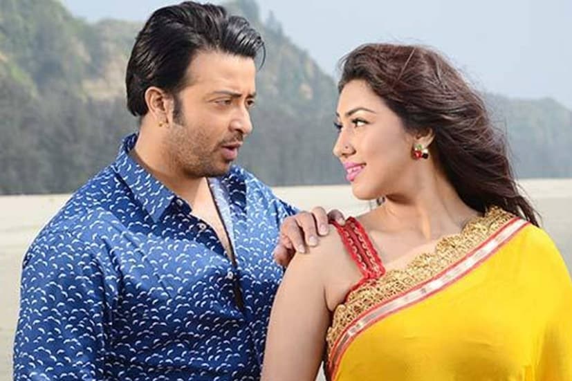 শাকিব এবং অপুর পথ আলাদা হয়েছে অনেক আগেই। দুই তারকার মধ্যে যোগসূত্র তাঁদের সন্তান জয়। এই প্রথম আমেরিকা যাত্রা তার। সঙ্গী মা-বাবা। দু'জনের সঙ্গেই সময় কাটাচ্ছে একরত্তি। আর তার সঙ্গেই আবদারের বন্যা।