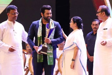 'দাদা কিছু ক্ষেত্রে লজ্জা থাকা দরকার'! 'মহানায়ক' সম্মান পেতেই চরম ট্রোলড অঙ্কুশ