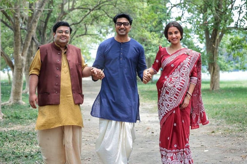 চেনা ছকের বাইরে পা রেখে পর্দায় নিজেকে নিয়ে কাটাছেঁড়া করছেন রুক্মিণী। 'ব্যোমকেশ ও দুর্গ রহস্য'-এ সত্যবতীর ভূমিকায় দেখা যাবে তাঁকে।