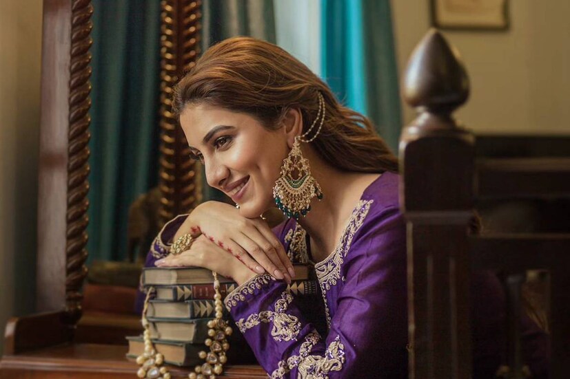ইতিমধ্যেই মুক্তি পেয়েছে ছবির ট্রেলার। প্রশংসিত রুক্মিণী। কেরিয়ারের গতিপথে 'দ্রৌপদী' কতটা এগিয়ে দেবে তাঁকে? এখন সেটাই দেখার। 