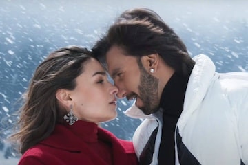 পরিচালনায় ফিরেই বক্স অফিসে ঝড়! ২য় দিনে করণের 'রকি অউর রানির...' ভাঁড়ারে কত