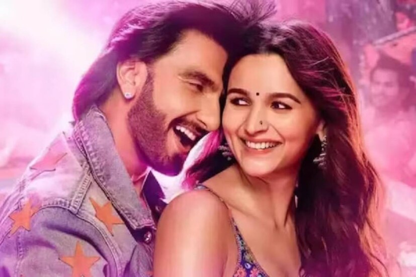 এখনও পর্যন্ত প্রায় ২৭ কোটি এসেছে 'রকি অউর রানির...' ভাঁড়ারে। সপ্তাহান্তে সেই অঙ্ক ৪৬ কোটি ছাড়াতে পারে বলে মনে করছেন বাণিজ্য বিশেষজ্ঞ তরণ আদর্শ।