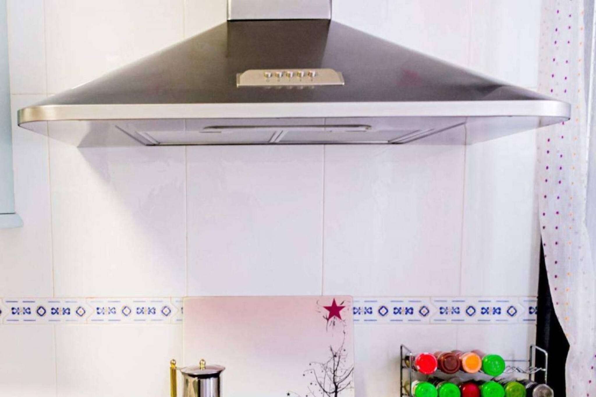 আর ডাকতে হবে না মেকানিক, দেখে নিন খুব সহজে রান্নাঘরের চিমনি ঠিক করার উপায়!