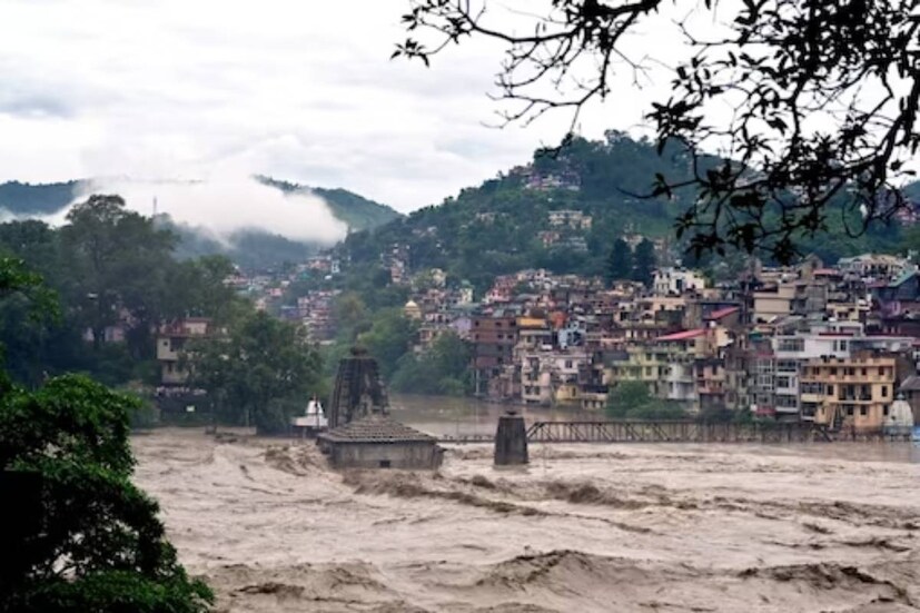 পঞ্জাবের মোহালি, পাটিয়ালা-সহ বহু অংশ জলমগ্ন। সেখানেও প্রথম থেকে দ্বাদশ শ্রেণী পর্যন্ত স্কুল বন্ধ রাখার সিদ্ধান্ত নেওয়া হয়েছে।