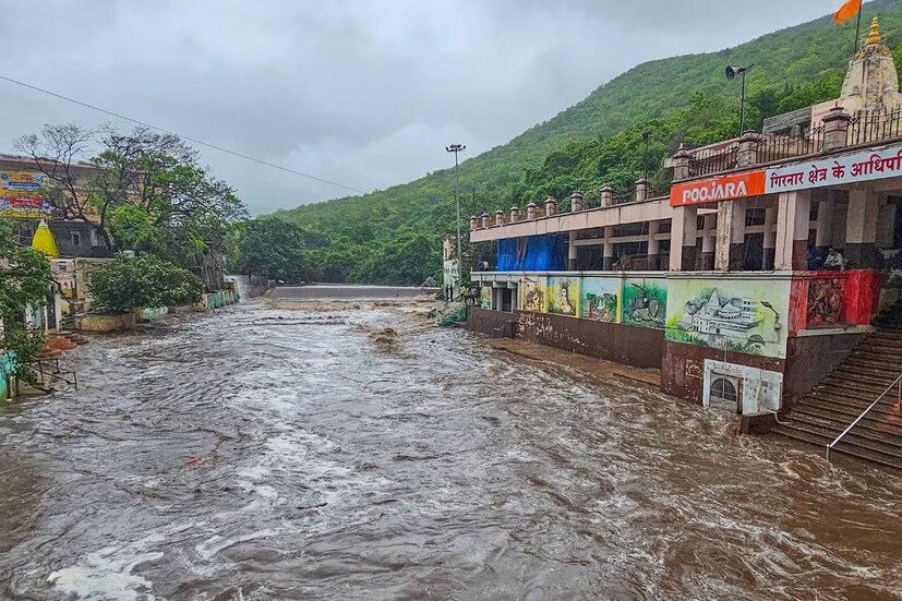 ভারতীয় আবহাওয়া দফতরের পূর্বাভাস, সক্রিয় পশ্চিমী ঝঞ্ঝা এবং ভয়াবহ বর্ষার ফলে দেশের হিমালয়ান অংশে প্রাকৃতিক বিপর্যয় দেখা দিয়েছে। 