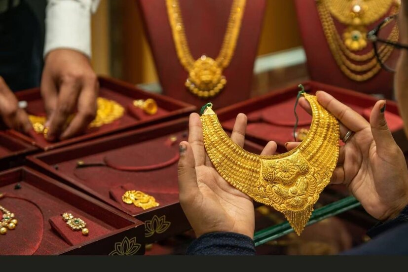 এছাড়া বাড়ির দক্ষিণপশ্চিম, দক্ষিণ এবং পশ্চিম দিকও আদর্শ লকার ও তার ভিতরে সোনার গয়না রাখার জন্য।