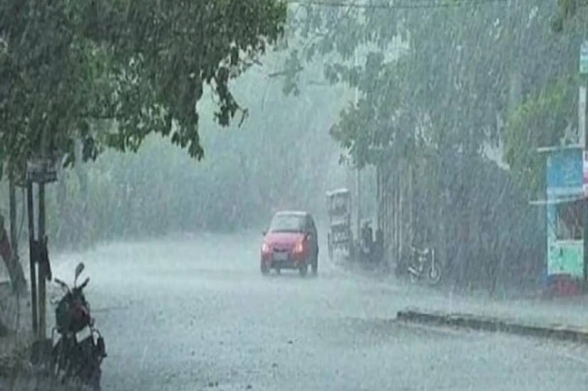 কর্নাটকের দক্ষিণ কন্নড় এবং উডুপি জেলায় বর্ষণের জেরে দুর্ঘটনায় প্রাণ হারিয়েছেন ২ জন৷ উপকূলীয় কর্নাটকের তিন জেলাতেই রেড অ্যালার্ট জারি করেছে আবহাওয়া দফতর৷ এই দুই জেলায় বুধবার অঙ্গনওয়াড়ি, প্রাথমিক ও হাই স্কুল এবং প্রাক বিশ্ববিদ্যালয় কলেজের জন্য ছুটি ঘোষণা করা হয়েছে৷