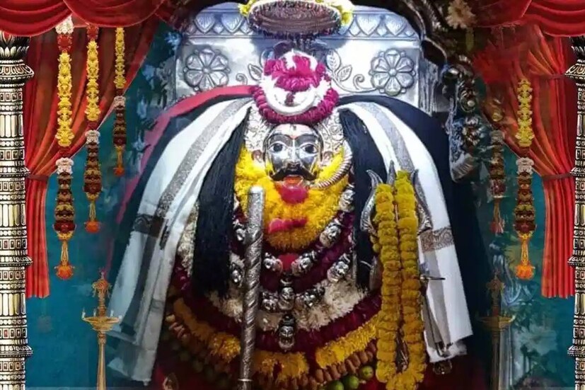কালাষ্টমী তিথিতে পুণ্যার্থীরা সকাল ঘুম থেকে উঠে পুণ্যস্নান সম্পন্ন করেন। তার পর পুজোর ঘর পরিষ্কার করে প্রদীপ জ্বালিয়ে সব রীতিনীতি পালন করে কালভৈরবের পুজো করেন।