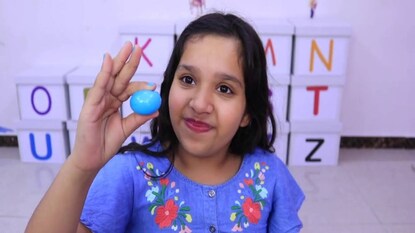 পৃথিবীর বিভিন্ন প্রান্ত থেকে বাচ্চারা তার চ্যানেল দেখে পৃথিবীর বিভিন্ন প্রান্ত থেকে বাচ্চারা তার চ্যানেল দেখে