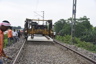 বর্ষায় রেলওয়ে ট্র্যাক নিয়ে বিশেষ ভাবে নজরদারি