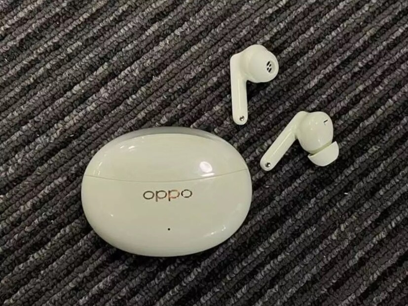 Oppo Enco Air3 Pro Review: সাউন্ডের গুণমান এবং অন্যান্য ফিচার -  Oppo Enco Air 3 Pro-এর সাউন্ড কোয়ালিটি মোটামুটি ভারসাম্যপূর্ণ। অ্যাকটিভ নয়েজ ক্যানসেলেশন ব্যাকগ্রাউন্ডে আওয়াজ কমাতে বেশ ভাল কাজ করে। ইয়ারবাডগুলি এসি, ফ্যান এবং রান্নাঘরের পাত্রগুলির শব্দও ফিল্টার করতে সক্ষম। 