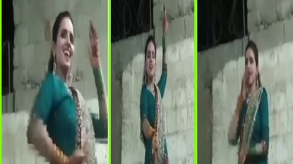 মাধুরী দীক্ষিতের গানে সীমা হায়দারের নাচের ভিডিও নিয়ে নেটিজেনরা জমিয়ে কমেন্ট করছেন- Photo Courtesy- Instagram মাধুরী দীক্ষিতের গানে সীমা হায়দারের নাচের ভিডিও নিয়ে নেটিজেনরা জমিয়ে কমেন্ট করছেন- Photo Courtesy- Instagram