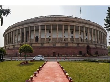 সংসদে এককাট্টা বিরোধীরা৷ 