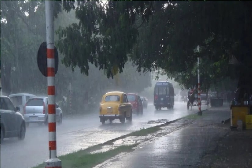 *অন্যদিকে, আলিপুর এবং কোচবিহারের দু-একটি জায়গায় ভারী বৃষ্টি হতে পারে। বাকি জেলাগুলিতে ও হালকা মাঝারি বৃষ্টি হওয়ার সম্ভাবনা। ৮ জুলাই এবং ১১ জুলাই দক্ষিণবঙ্গের ক্ষেত্রে সেভাবে বৃষ্টির সম্ভাবনা নেই। বিক্ষিপ্তভাবে বৃষ্টির সম্ভাবনা। ফাইল ছবি। 