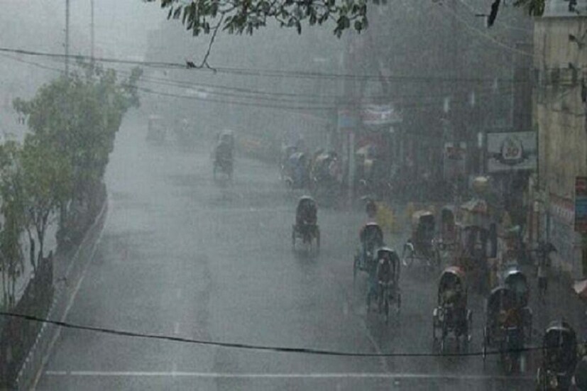 যদিও এই আবহাওয়ার খামখেয়ালিপনা চলতে পারে এক টানা কয়েক মাস। আবহাওয়া দফতর সূত্রে জানা যাচ্ছে আগমী বছরের প্রথম দিক পর্যন্ত থাকতে পারে এই রেশ। ফলে এবছর মোটামুটি দক্ষিণ বঙ্গ জুড়ে বৃষ্টির ঘাটতি থাকতে পারে।