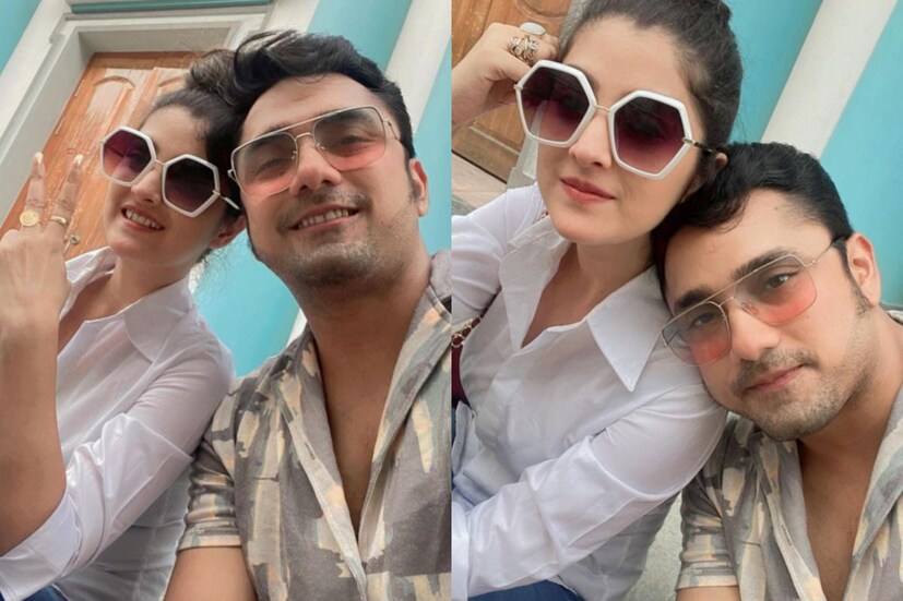 রুবেলের পায়ে প্লাস্টারের পর আবার অভিনেতার কিছু ছবি ইস্ট্রাগ্রামে ভাগ করে নেন শ্বেতা। তিনি ক্যাপশনে লেখেন ' জানি খুব কষ্ট হচ্ছে তোমার, তাও বাড়ির সবার সঙ্গে হেসে খেলে থাকছো, নিজের কষ্টটা কাউকে বুঝতে দিচ্ছো না, জ্বর এসেছে এখন, যন্ত্রনা টাও বেড়েছে,,, তার মধ্যেও আমাকে হাসানোর চেষ্টা করছো.... God Bless you My Boy, আমি জানি সকলের শুভ কামনা আর তোমার মনের জোর তোমাকে খুব তাড়াতাড়ি আবার দাঁড় করাবে.. তুমি দাঁড়াবে, তুমি দৌড়োবে, তুমি নাচবে, আর আমি সব সময় তোমার পাশে থাকবো, সারা জীবন।'