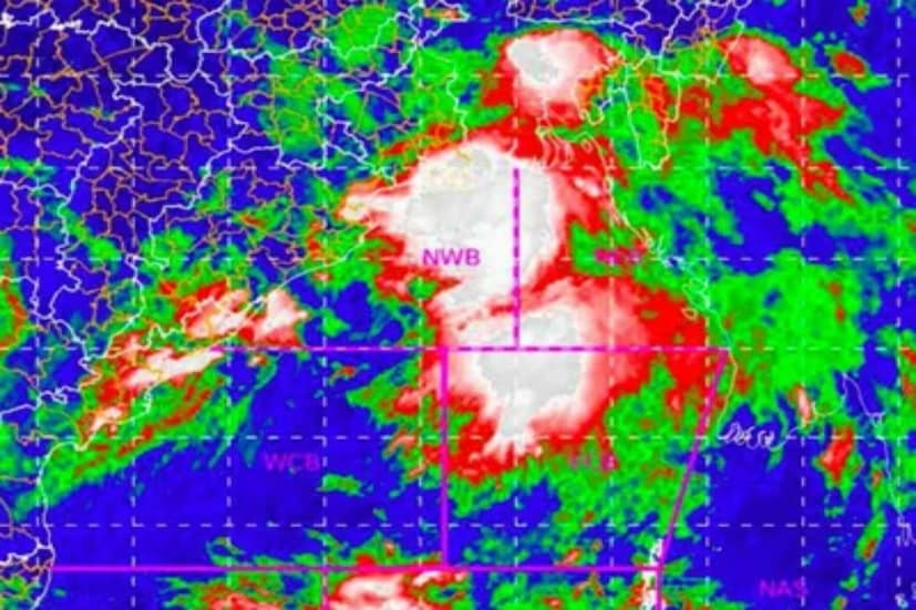 সাইক্লোনিক সার্কুলেশনের সতর্কতা বাংলায়। সাগরে মঙ্গলবার ঘনিভূত হতে চলেছে ঘূর্ণাবর্ত। মৌসম ভবনের পূর্বাভাস বলছে, ১৮ জুলাই, ২০২৩ মঙ্গলবার উত্তর-পশ্চিম বঙ্গোপসাগরে নতুন করে একটি ঘূর্ণিঝড় তৈরি হতে পারে বলে আশঙ্কা।