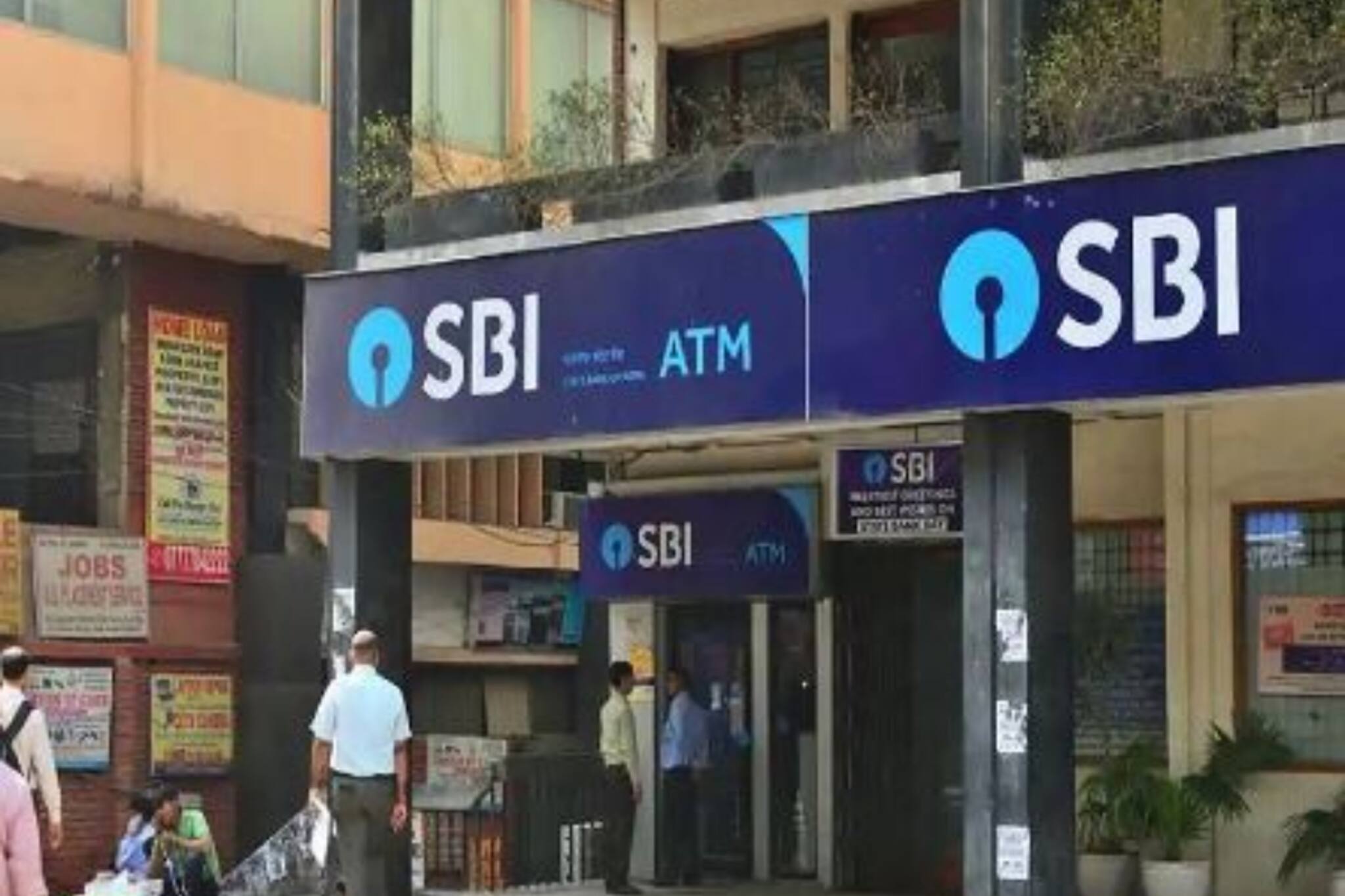 আপনি SBI গ্রাহক?তাহলে সাবধান!ব্যঙ্ক জারি করেছে নতুন সতর্কতা,অবিলম্বে করুন এই কাজ