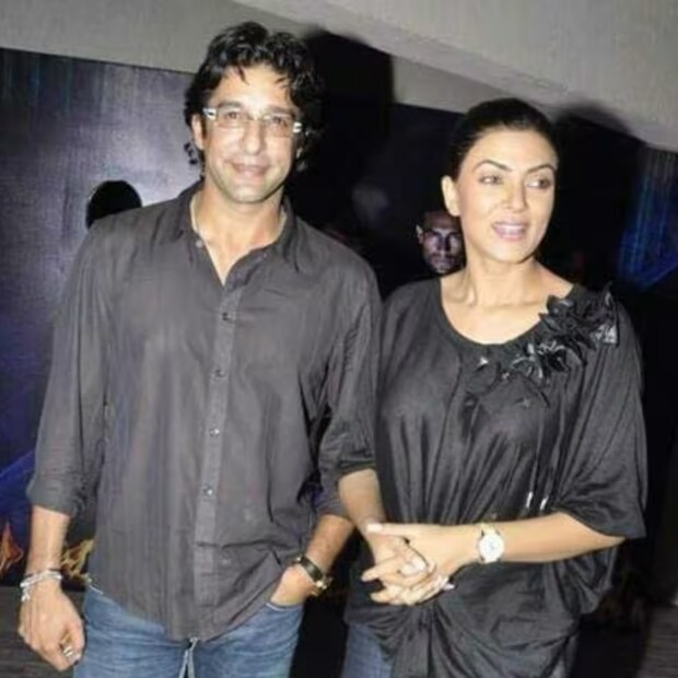 ওয়াসিম আক্রম ও সুস্মিতা সেনকে অনেকবার প্রকাশ্যে দেখা গিয়েছে। নানারকম অনুষ্ঠানে একসঙ্গে যেতেন দুজনে। জল্পনা রটে যায় তাদের মধ্যে প্রেমের সম্পর্ক রয়েছে। এমনকী এক সঙ্গে থাকার পরিকল্পনাও করেছিলেন বলে শোনা যায়।