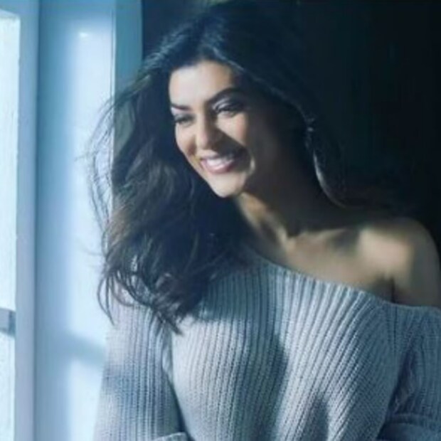 মডেলিং দিয়ে কেরিয়ার শুরু। তারপর মিস ইউনিভার্স হয়ে বিশ্বের দরবারে দেশের নাম উজ্জ্বল করেছিলেন সুস্মিতা সেন। তারপর বলিউডে পা। নিজের কেরিয়ারে একাধিক প্রেমের সম্প্কে সুস্মিতা সেন জড়িয়েছেন বলে শোনা যায়। তবে পূর্ণতা পায়নি কোণও সম্পর্ক।