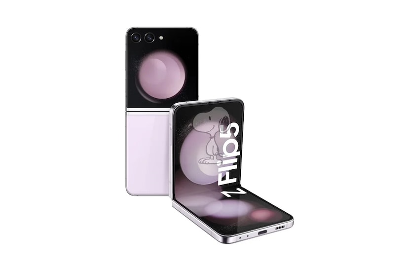 সহজেই ফিট হয়ে যায়: অনেকেই দীর্ঘ দিন ধরে Galaxy Z Flip 4 ফোন ব্যবহার করছেন। ব্যবহারকারীরা জানিয়েছেন, এই ফোন খুব সহজেই বহন করা সম্ভব। কারণ এর সবথেকে উল্লেখযোগ্য বিষয় হল, ফোনটি খুব সহজেই পকেটে রাখা যায়। কারণ এটি অর্ধেক ভাঁজ করে পকেটে রাখা সম্ভব।