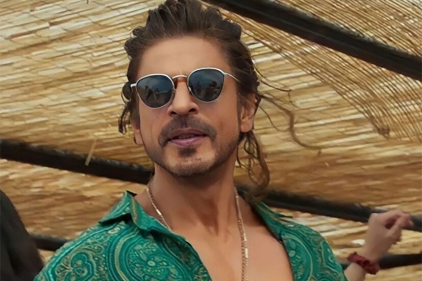  এই কারণের জন্যই শাহরুখের স্বপ্নের মন্নত-এ সকাল থেকেই বিক্ষোভ দেখাতে শুরু করে আনটাচ ইউথ ফাউন্ডেশনের সদস্যরা৷ তারপরই পুলিশ তাদের এসে সেখান থেকে সরিয়ে দেন৷ ইতিমধ্যেই ৪-৫ জনকে গ্রেফতারও করা হয়েছে৷