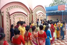 শ্রাবণ সোমবারের শিব পুজো, ২৩০ বছরের পুরনো মন্দিরে ভক্তদের উপচে পড়া ভিড়, দেখুন