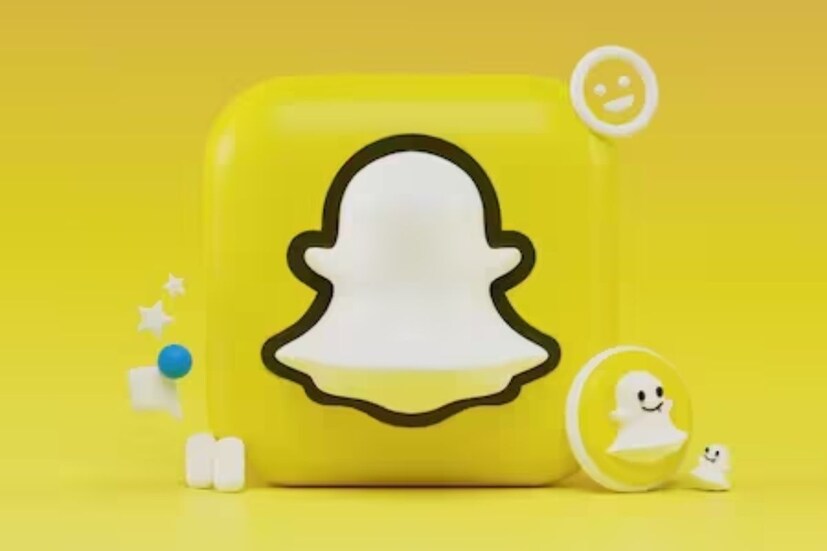 Snapchat মজা হল, এটা নিছক মেসেজিং অ্যাপ নয়, আদতে একটা আস্ত সোশ্যাল মিডিয়া অ্যাপ, বেশিরভাগ লোকেই যদিও মেসেজ পাঠানোর জন্যই এর ব্যবহার করে। সবথেকে বড় সুবিধা- সেট করে রাখা সময় পেরিয়ে গেলে পাঠানো মেসেজ আপনাআপনি মুছে যায়।