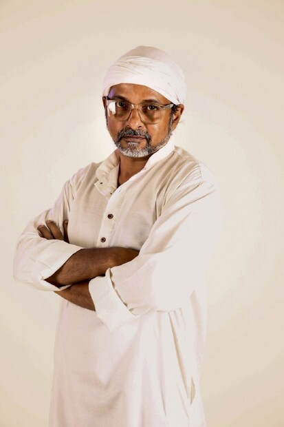 সায়ন বন্দ্যোপাধ্যায়ের পরিচালনায় &quot;দোআঁশ &quot; সিনেমাটিতে মুখ্য চরিত্রে থাকছেন  অনুভব কাঞ্জিলাল, শ্রীতমা দে,সঞ্জিতা মুখোপাধ্যায় , কিংশুক গঙ্গোপাধ্যায় ও আরও অনেকেই। সমাজের পিছিয়ে থাকা জাতীর দুই প্রজন্মের নারীর লড়াইয়ের এই গল্প দর্শকের মন কতটা কাড়তে পারবে তার উত্তর দেবে বক্সঅফিস। ছবিটি মুক্তি পাবে &quot;মোজোটেল এন্টারটেইনমেন্টস এন্ড ডিস্ট্রিবিউট&quot; এর ব্যানারে।