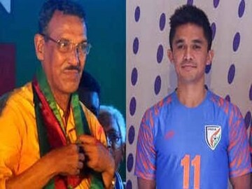 সুনীলের হাতে সুব্রত আত্মজীবন প্রকাশ