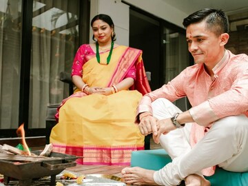 স্ত্রীর সঙ্গে পুজোয় সুনীল ছেত্রী স্ত্রীর সঙ্গে পুজোয় সুনীল ছেত্রী