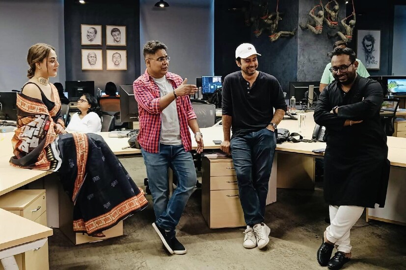 বাংলাদেশে ভক্তদের মনে শোরগোল তুলে পশ্চিমবঙ্গেও মুক্তি পেতে চলেছে এই ছবি। এসভিএফ তাঁদের সোশ্যাল মাধ্যমে জানিয়েছে, ‘মাসুদ কত দূর যাবে নিজের ভালবাসা ময়না-র জন্য, প্রথমবার আসছে বড় পর্দায় আফরান নিশো, খুব শীঘ্রই দেখা হবে সিনেমাহলে। পশ্চিমবঙ্গে মুক্তি পেতে চলেছে।’