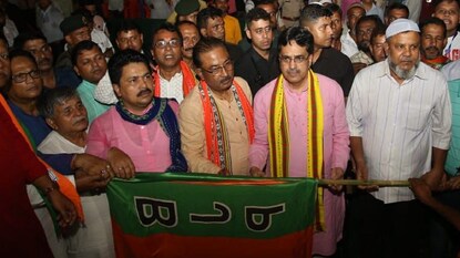 লোকসভা ভোটের আগে দলবদলের পালা চলছে ত্রিপুরায় লোকসভা ভোটের আগে দলবদলের পালা চলছে ত্রিপুরায়