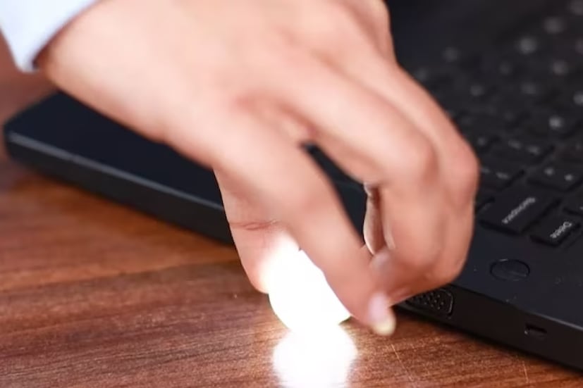 USB প্লাগ ডিজাইনের কারণে এটি USB পোর্টের যে কোনও জায়গায় সহজেই ইনস্টল করা যায়। যেমন - মোবাইল পাওয়ার চার্জার, মোবাইল চার্জিং হেড অথবা গাড়ির USB পোর্ট প্রভৃতি। 