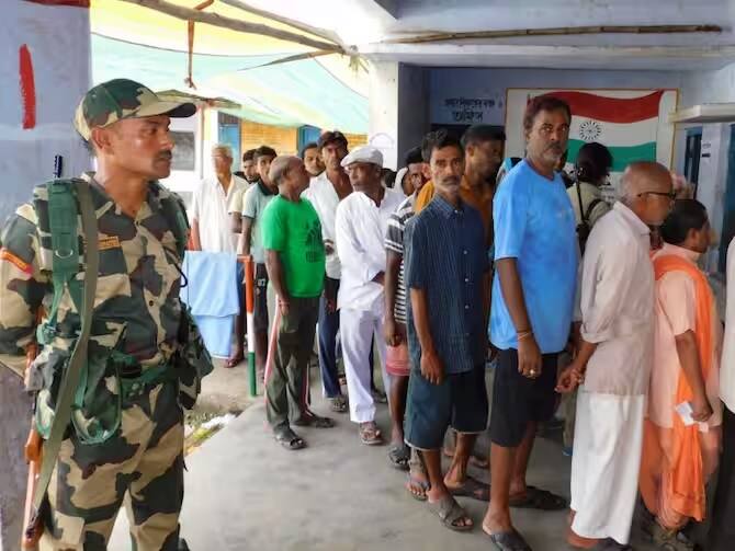  উত্তর ২৪ পরগনায় ওট পড়েছে ৮০.৪৯ শতাংশ, পশ্চিম বর্ধমানে ৭২.৫১ শতাংশ, পশ্চিম মেদিনীপুরে ৮২. ৫৯ শতাংশ, পূর্ব বর্ধমানে ৮০. ০৫ শতাংশ, পূর্ব মেদিনীপুরে ৮৩.১৪ শতাংশ, পুরুলিয়ায় ৮১.৩৭ শতাংশ, দক্ষিণ ২৪ পরগনায় ৮১.৪৪ শতাংশ, উত্তর দিনাজপুরে ৭৯. ৫৯ শতাংশ।