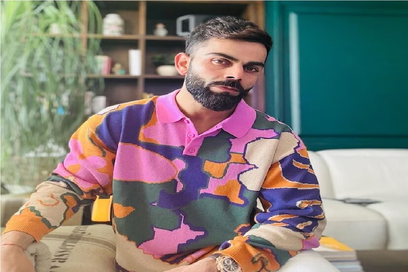 বিরাট কোহলি সবচেয়ে বেশি আয় করা ভারতীয় খেলোয়াড়। গত বছর তিনি প্রায় ২৭৭ কোটি টাকা আয় করেছেন। তিনি আইপিএল দল আরসিবি-তে খেলেন। ২০২৩ সালে টি-টোয়েন্টি লিগে খেলার জন্য তিনি ফ্র্যাঞ্চাইজি থেকে ১৫ কোটি টাকা রোজগার করেছিলেন৷  দীর্ঘ ১৬ বছরে ইন্ডিয়ান প্রিমিয়ার লিগ বা আইপিএল থেকে এখন পর্যন্ত তিনি ১৭৩ কোটি টাকা আয় করেছেন। (Instagram)