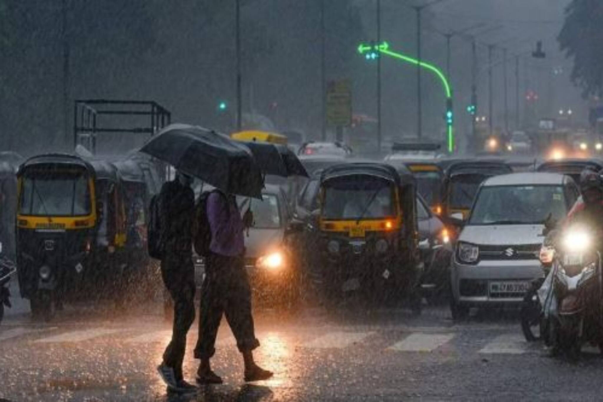 কলকাতার কোথায় কত বৃষ্টি হল সারারাত? এক নজরে আবহাওয়ার আপডেট