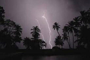 ১৭৩ কিলোমিটার বেগে ধেয়ে আসছে মারাত্মক ঝড় ‘খান্নুন’, চরম সতর্কতা