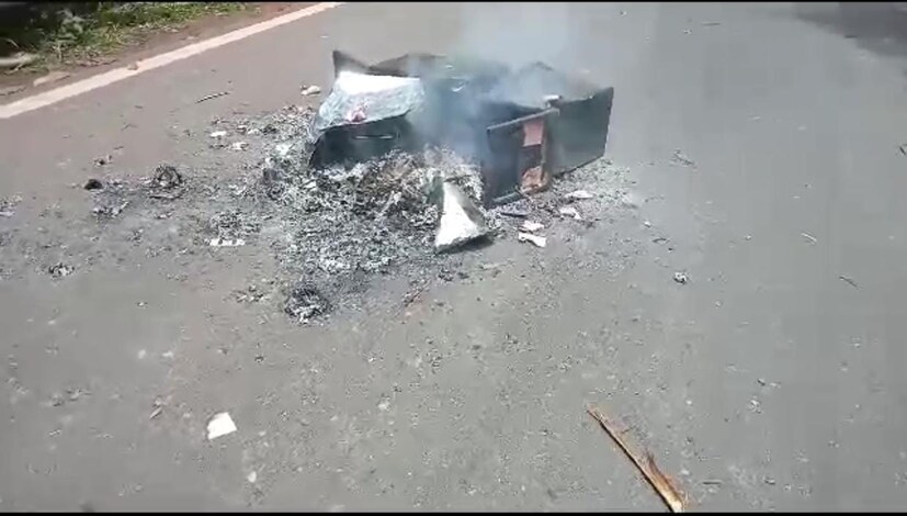  তার পর শনিবার দুপুর ৩টে নাগাদ রাজ্য নির্বাচন কমিশন জানাল, গত ৮ ঘণ্টায় রাজ্যে পঞ্চায়েত নির্বাচনে ভোট পড়েছে ৫১.০৬ শতাংশ।