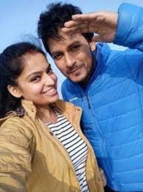 সন্তান কেশবকে নিয়েই এখন কাটে মধুবনীর সময়৷ তিনি আপাতত কাজের থেকে বিরতি নিয়েছেন৷ জানিয়েছেন যে কেশব কিছুটা বড় হওয়া পর্যন্ত তিনি কোনও কাজে হাত দেবেন না৷ তবে নিজস্ব ব্যবসা শুরু করেছেন মধুবনী৷ তাঁর বিউটি পার্লার রয়েছে৷ নিয়মিত পার্লারের বিষয় পোস্ট করেন অভিনেত্রী৷
